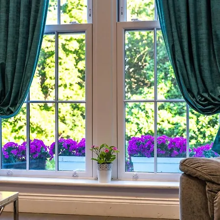 Modern 3 And 2 Bedroom Flat In Central London With Installed Ac
